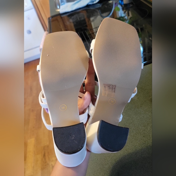 White heels - Picture 4 of 4